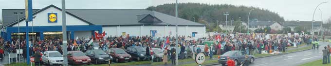 Crowd at start of Shannon demonstration